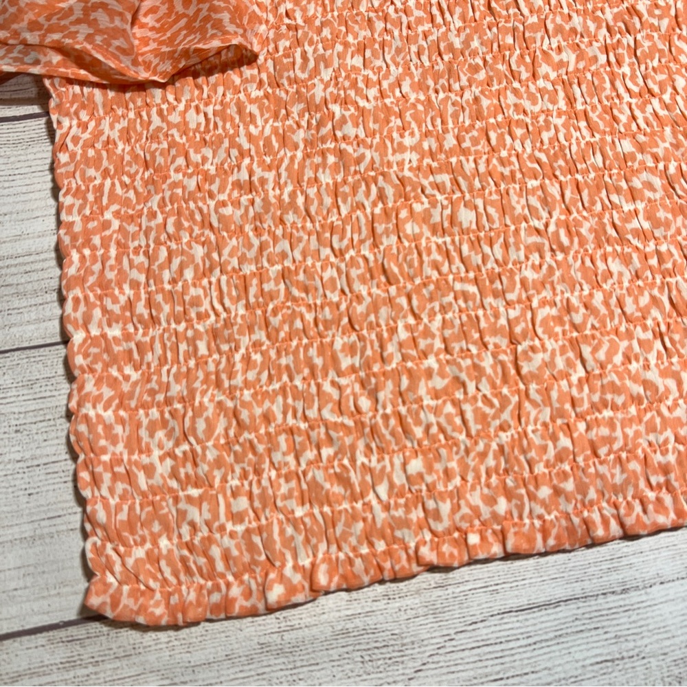 EXPRESS Printed Smocked Bodice Flutter Sleeve Top - Picture 8 of 16